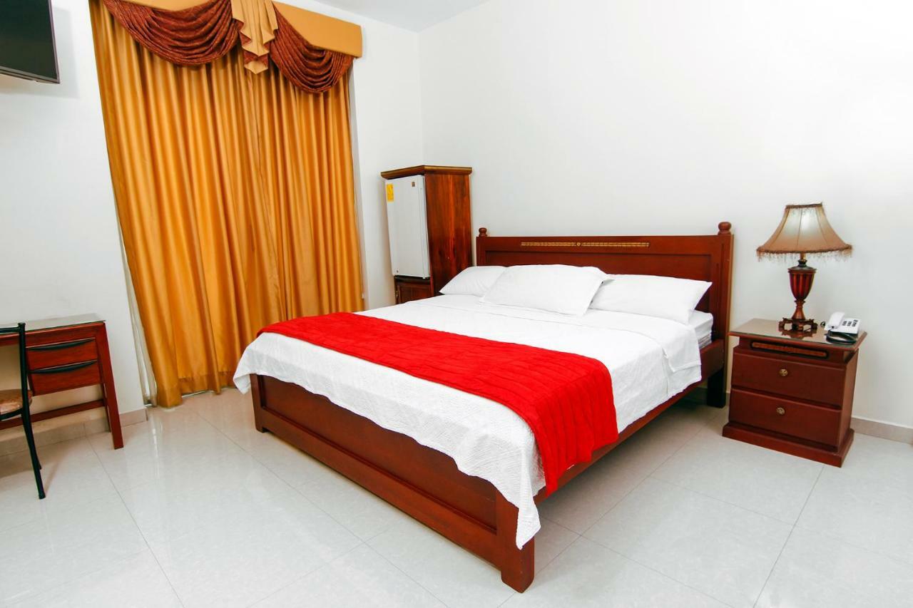 גוויאקיל Hotel Versailles Internacional מראה חיצוני תמונה